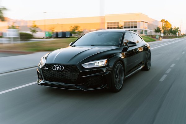 How can you prepare a classic Eton mess dessert?