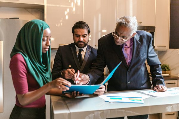 How can you keep your pet entertained indoors in the UK?